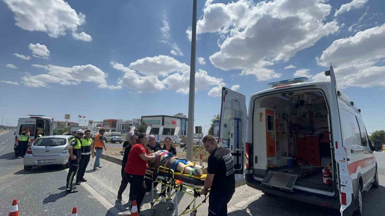 Hatalı dönüş çarpışmaya yol açtı: Çorlu'da 4 kişi yaralandı
