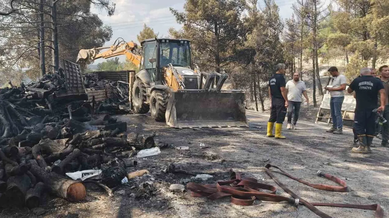 Hatalı sollama sonucu Silifke'de zincirleme kaza ormana sıçradı: 1 ölü, 2 yaralı