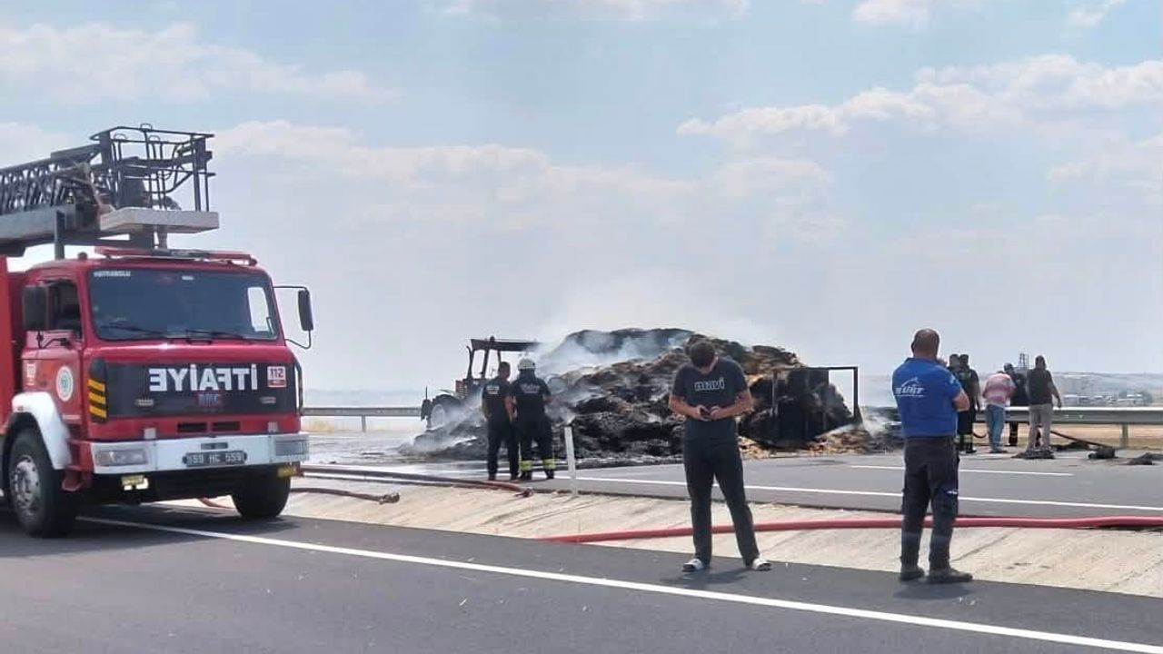Hayrabolu çevre yolunda saman yüklü römork yangını traktörü kullanılamaz hale getirdi