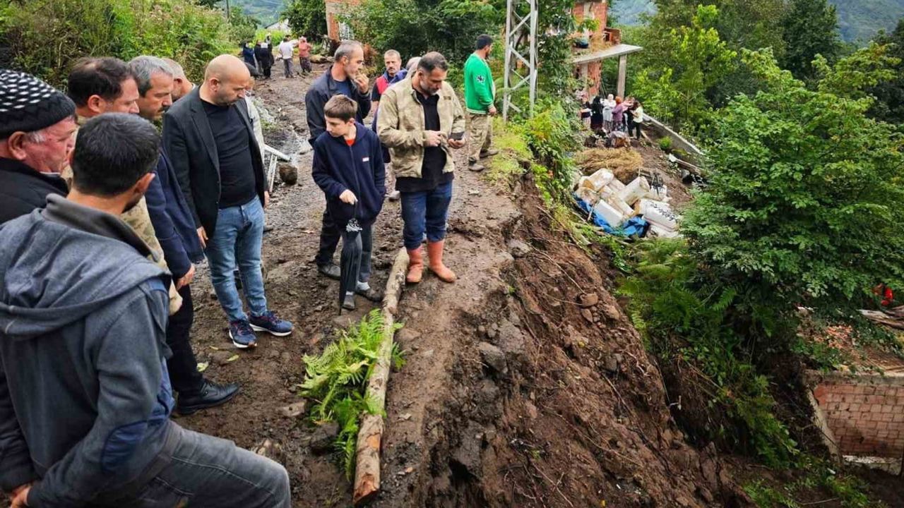 Heyelan Yeşilköy'de ahırı gömdü, 5 büyükbaş telef oldu