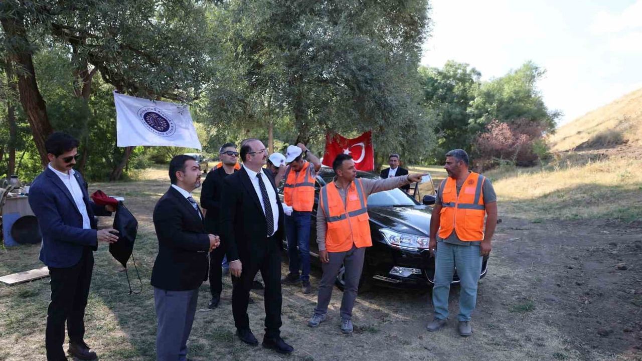 Hınıs'ta 5 bin yıllık mirasa rektör eşliğinde yerinde bakış