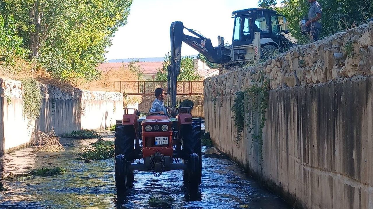 Hisarcık’ta Küçük Çay zemininde temizlik seferberliği