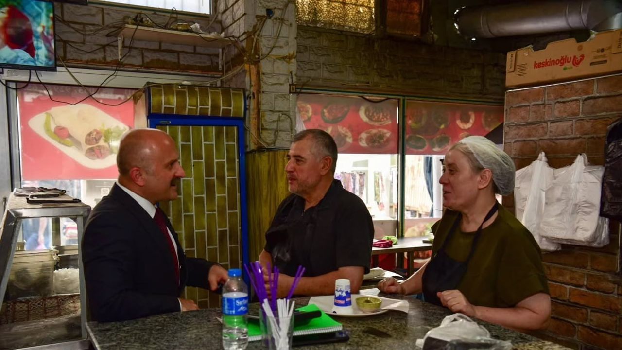 Hizmetin nabzı Buharkent'te tutuldu: Vali Varol esnafla görüştü