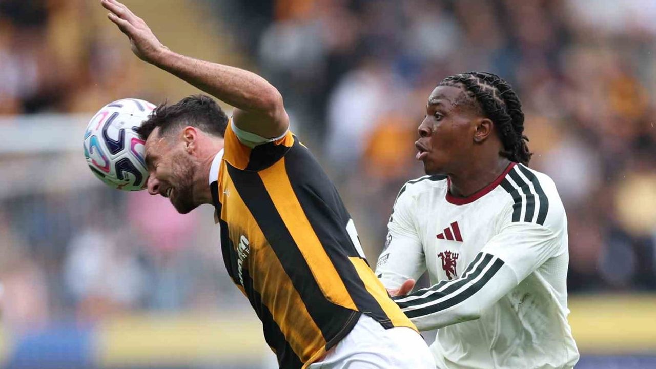 Hull City, Premier Lig dönüşünü Manchester United karşısında 2-0'la taçlandırdı