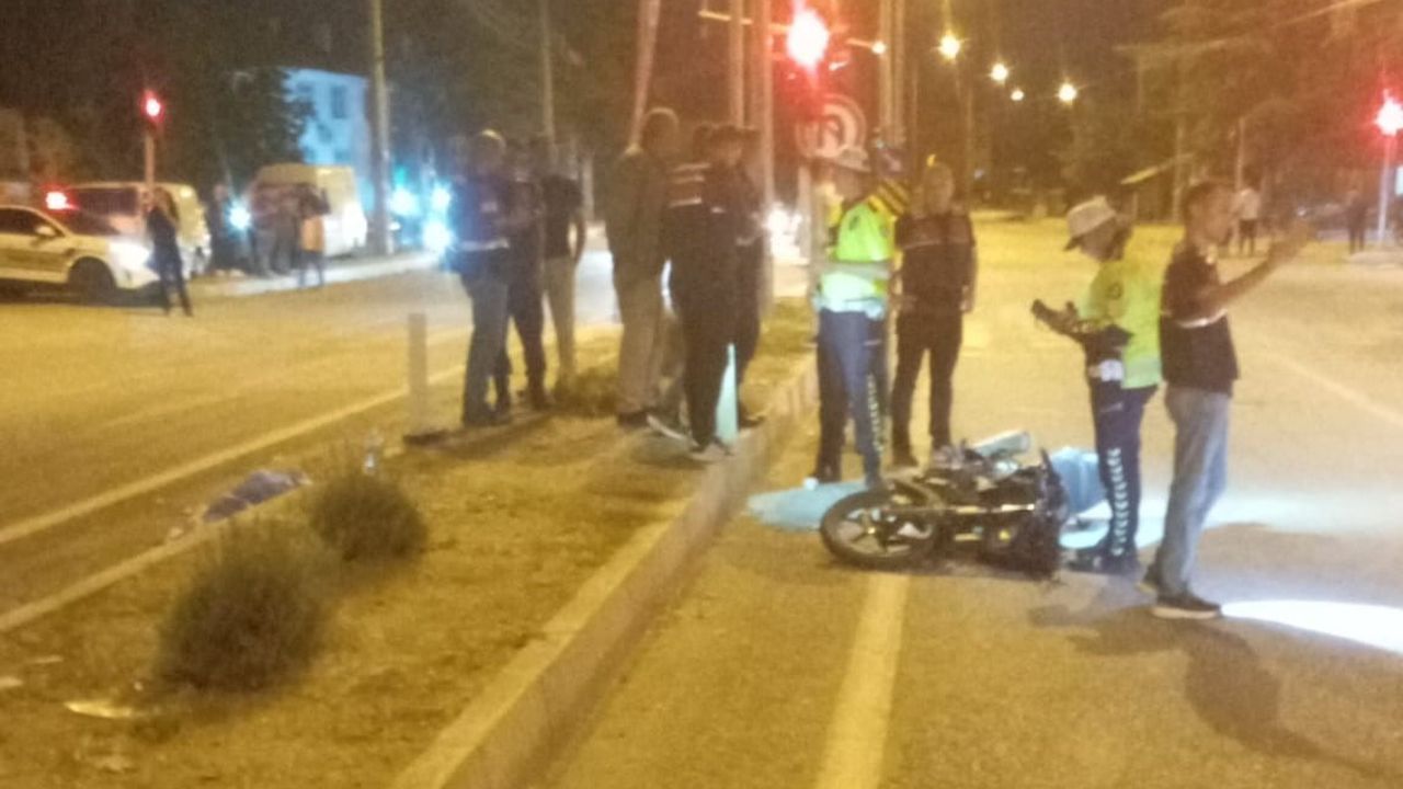 Hüyük'te kavşakta çarpışma: motosikletteki iki kişi yaralandı