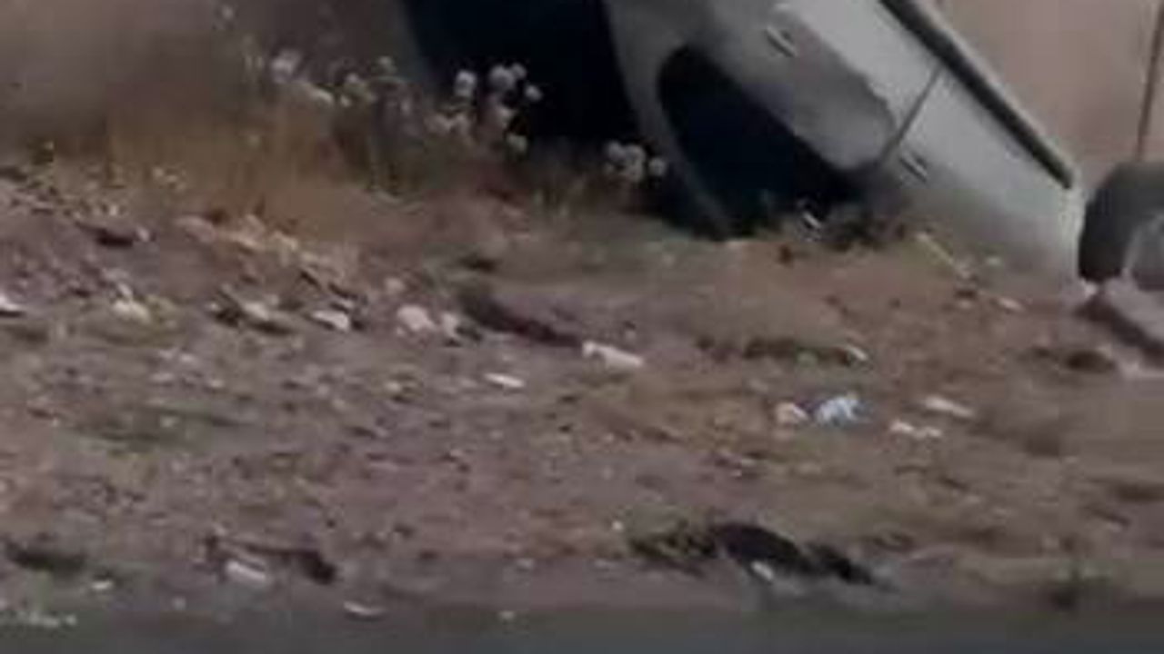Huzurevleri'nde direksiyon hakimiyeti kaybolan araç takla attı, 1 yaralı