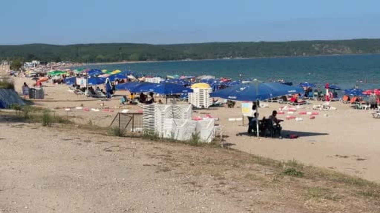 İğneada plajları sıcak havada serinlemek isteyenlerle doldu