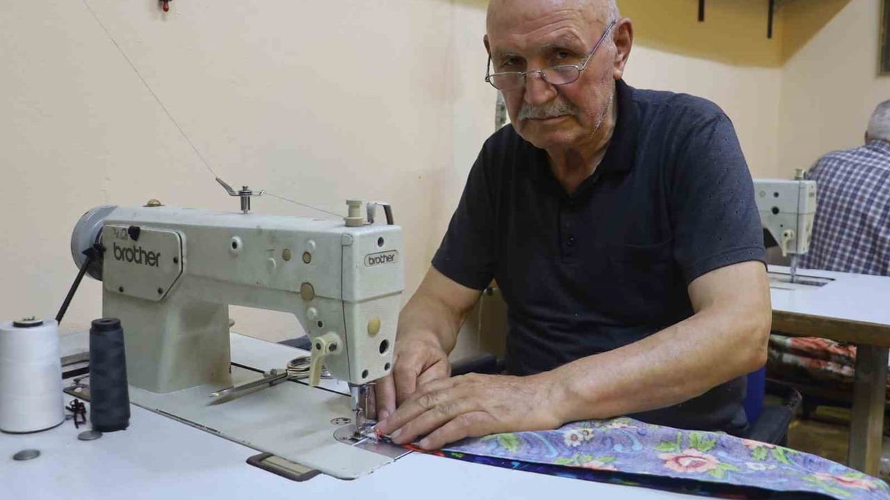 İğneyle geçen 65 yıl: Sivas'ta terzinin mesleğe vefa hikâyesi