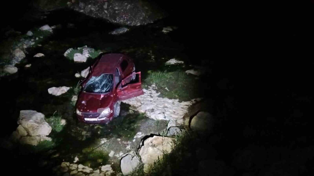 İhsangazi'de köprüden çaya uçan otomobilde 4 kişi yaralandı
