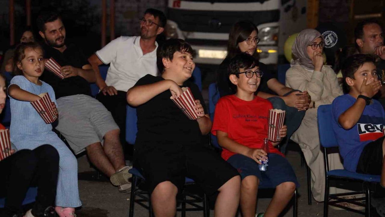 İhsaniye'de meydan yıldızlara perde oldu