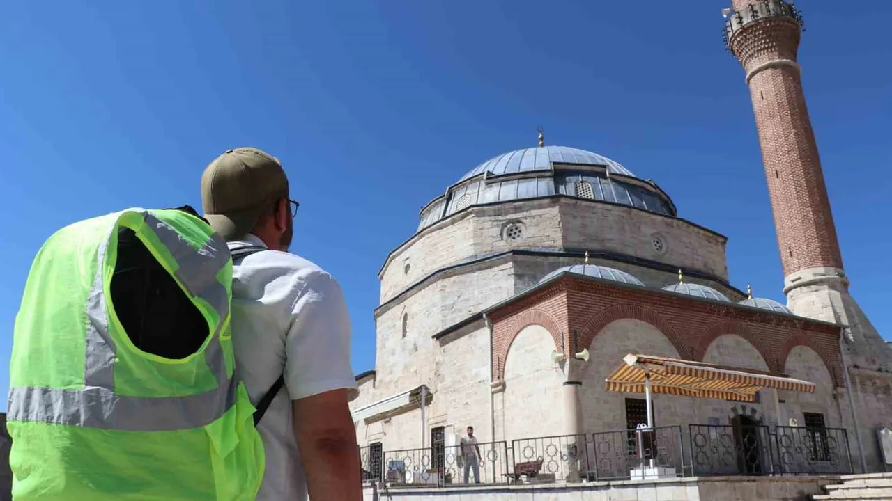 İlahi aşkın peşinde yürüyerek Kabe'ye: İbrahim Çakır ikinci kez yola çıktı