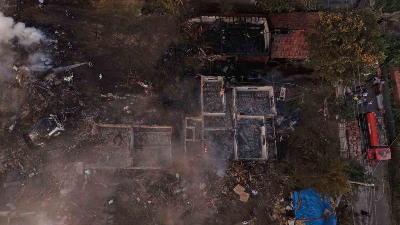 Ilgaz'da çıkan yangın üç evi küle çevirdi, hayvanlar telef oldu