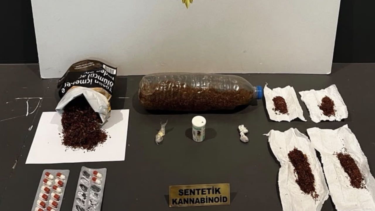 İlkadım'da operasyon: 4 bin 632 sentetik ecza ve 90 kenevir kökü ele geçirildi