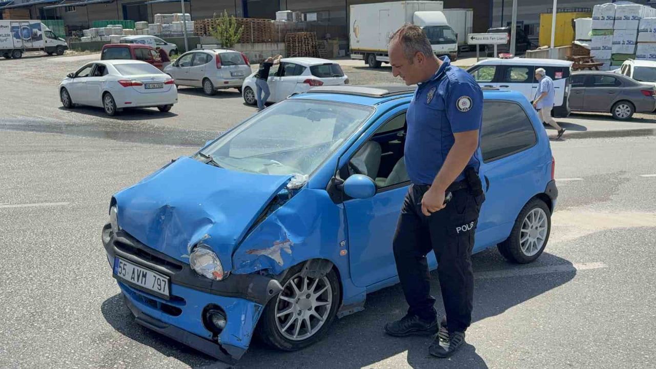 İlkadım Toybelen'de kavşak çarpışması: bir sürücü yaralandı