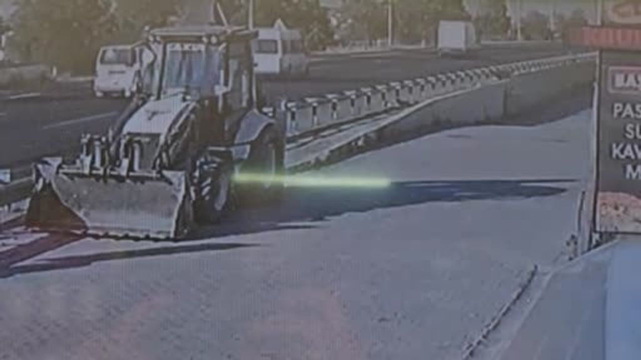 İncesu trafiğinde otobüs refüje çarparak devrildi: 1 ölü, 24 yaralı