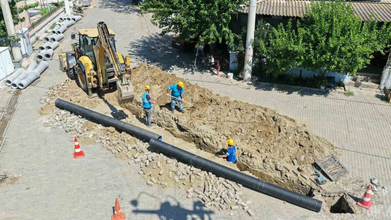 İncirliova'da Osmanbükü'ne yeni yağmur suyu hattı ve mazgal inşası