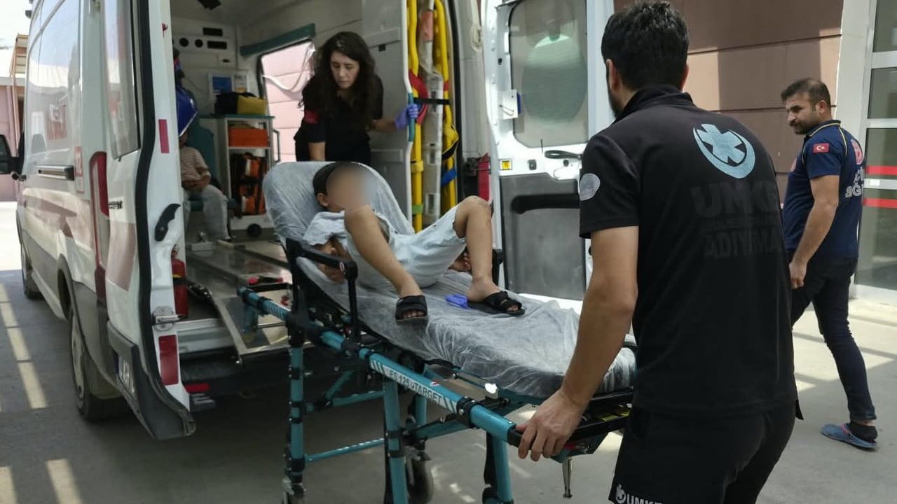 İndere TOKİ'de bisikletle otomobil çarpıştı: iki çocuk yaralandı