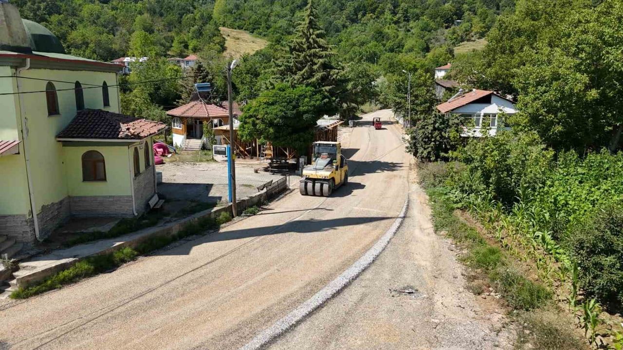 İnegöl'de kırsal mahalle yollarında 18 kilometrelik yenileme çalışması