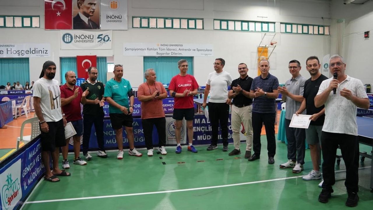 İnönü'de 32 ilden sporcu buluşması: masa tenisi dostluk ligi başladı