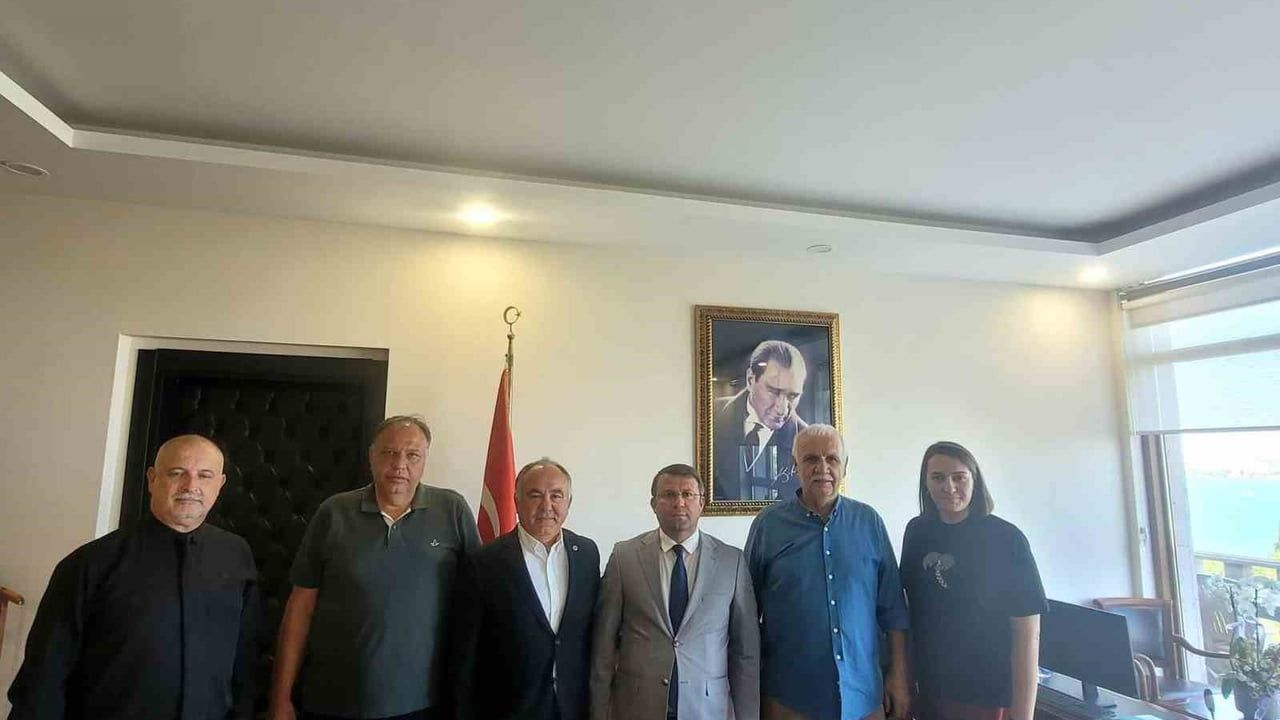İş dünyasıyla iletişim: Ayvalık Ticaret Odası yeni kaymakamı ziyaret etti