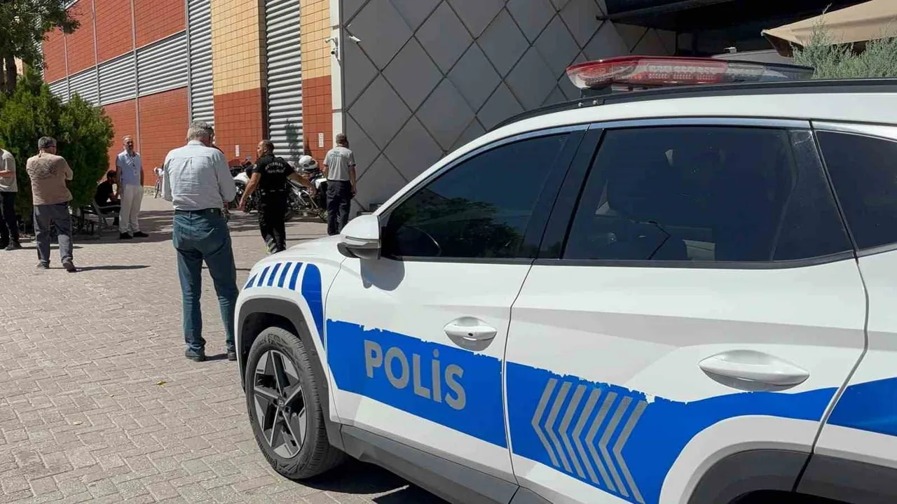 İş yerindeki tartışma alışveriş merkezinde can aldı