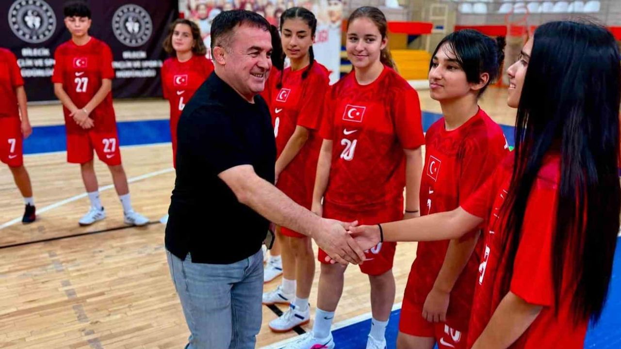 İşitme engelliler genç kız futsal milli takımı kampı Bilecik'te başladı