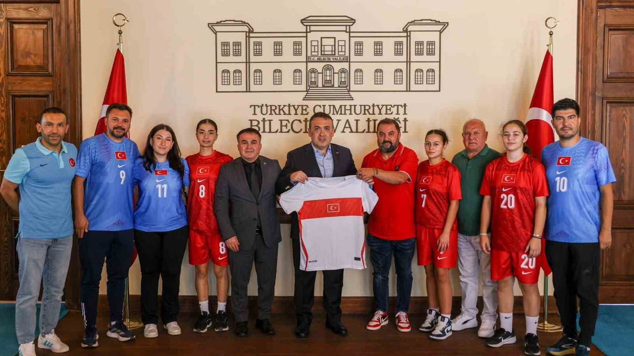 işitme engelliler genç kız futsal millileri bilecik kampında kabul edildi