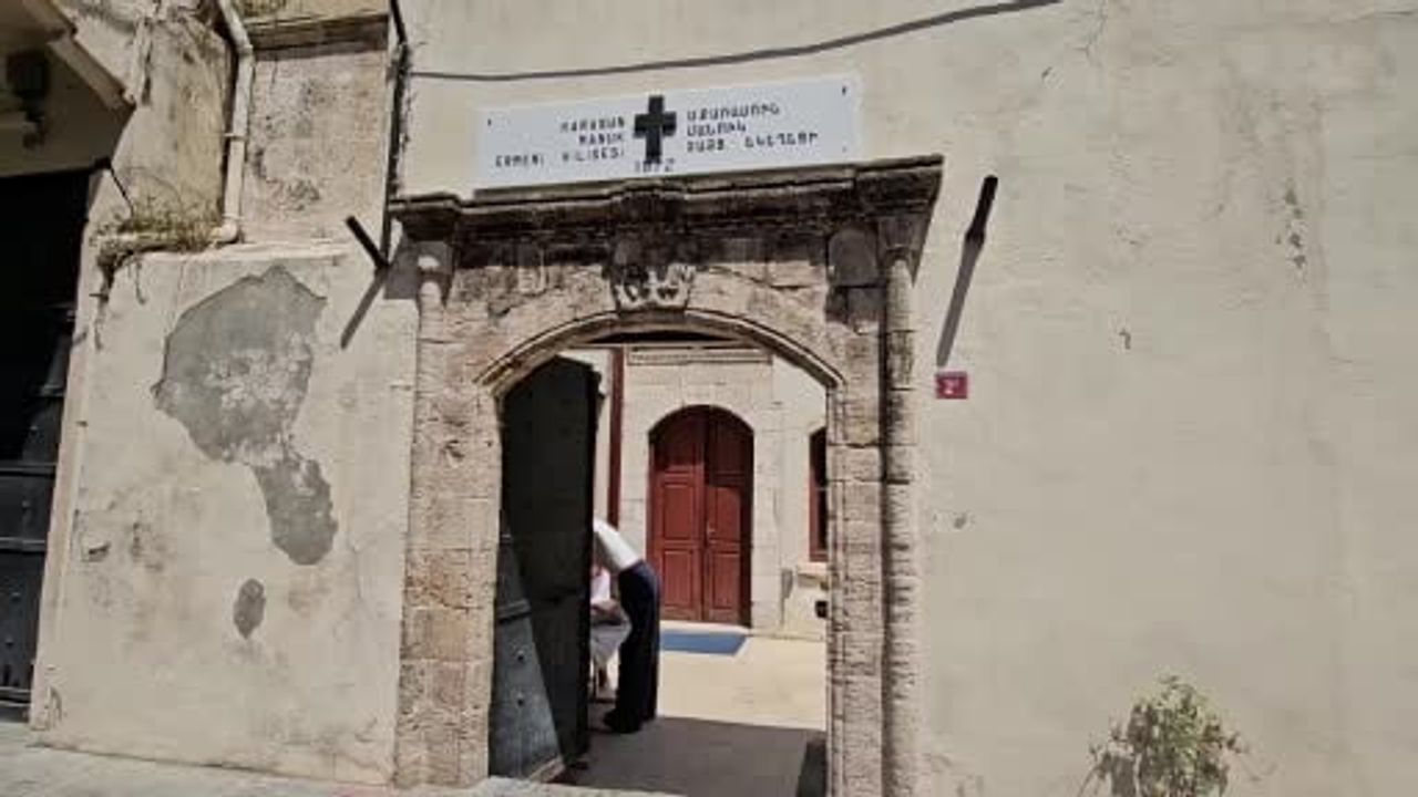 İskenderun'da 154 yıllık Surp Karasun Manuk Ermeni Kilisesi'nde ayinle başlayan restorasyon