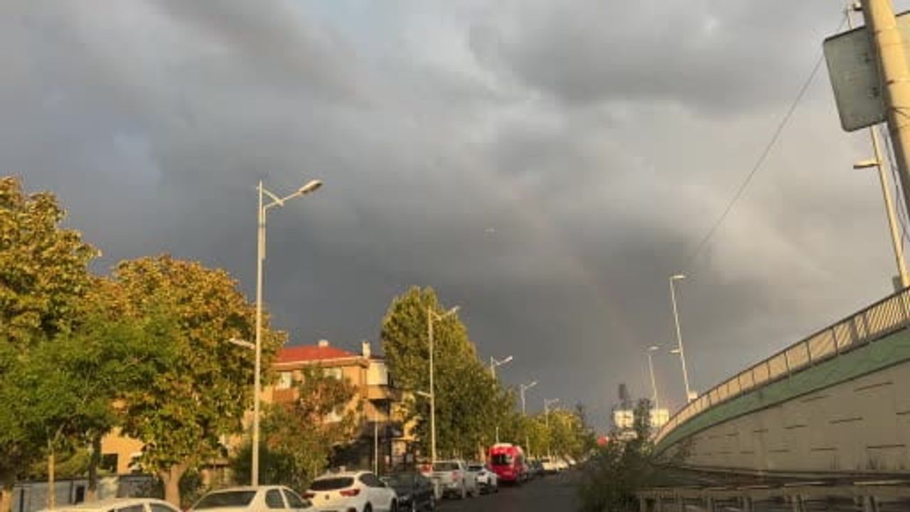 İstanbul’da yağmurun haberini gökkuşağı verdi