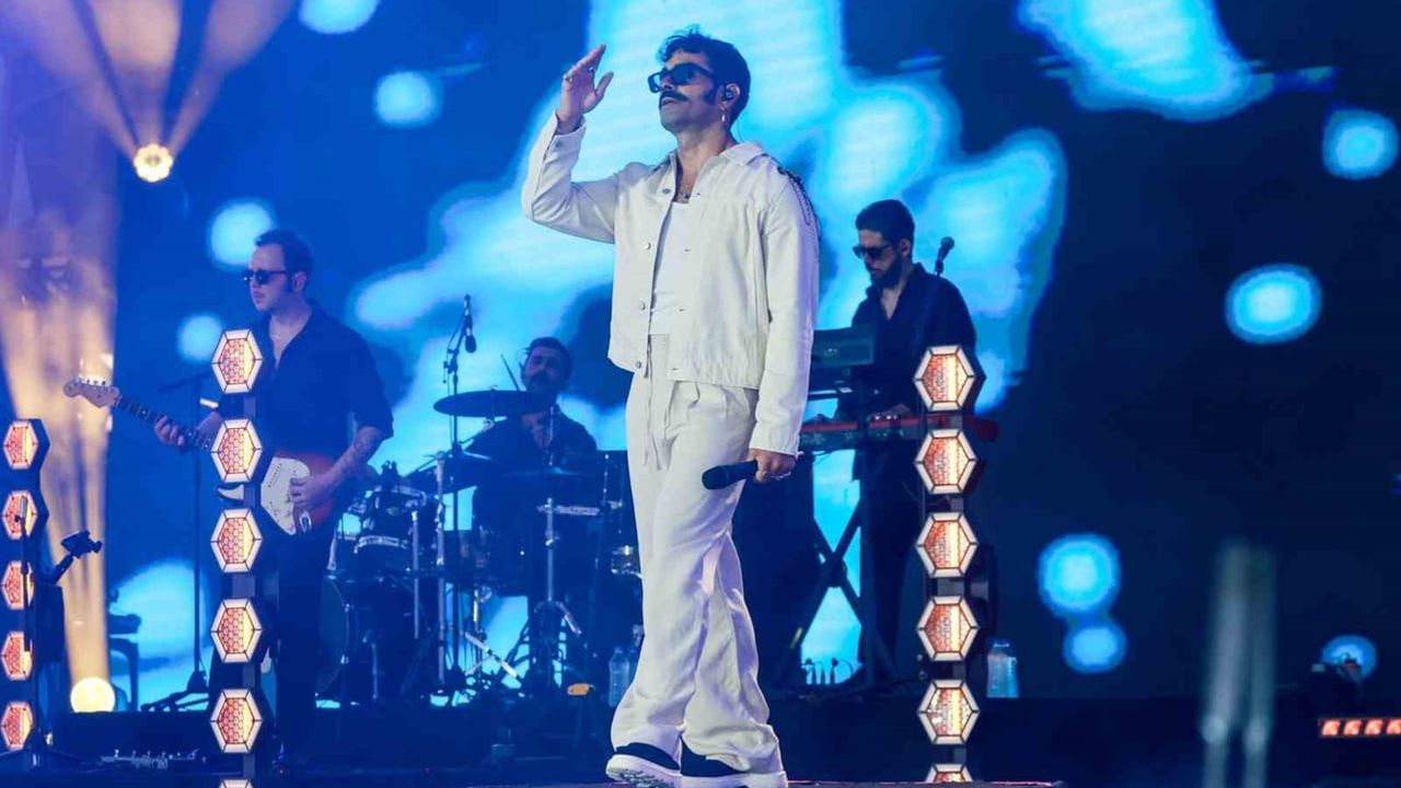 İstanbul Festivali'nde iki kuşaktan ezgiler: Ajda Pekkan ve Gökhan Türkmen coşkusu
