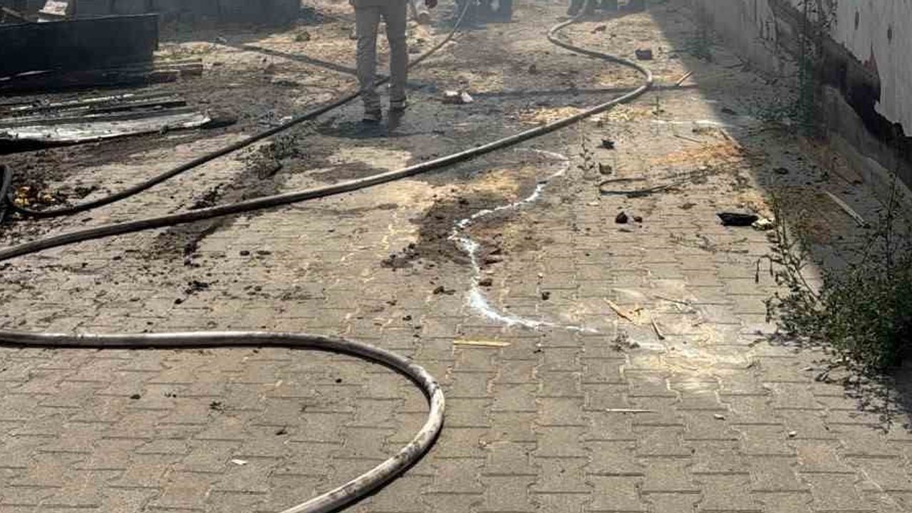 İtfaiyenin hızlı müdahalesi Kocasinan'daki Keresteciler Sitesi'ndeki işyeri yangınının büyümesini önledi