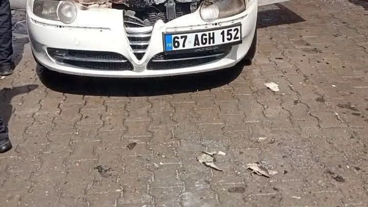İtfaiyenin hızlı müdahalesiyle Devrek'te araç yangını söndürüldü
