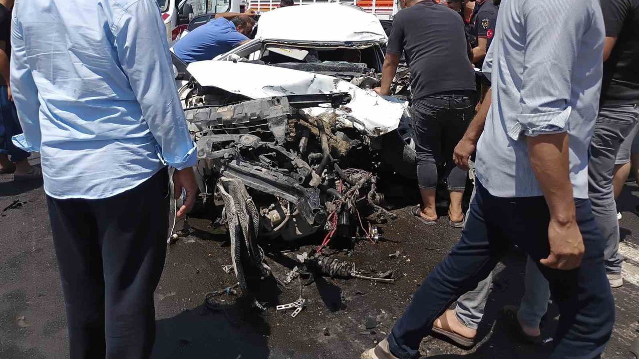 itiraf niteliğinde kurtarma: şanlıurfa-birecik kara yolunda sıkışan sürücü itfaiye tarafından çıkarıldı