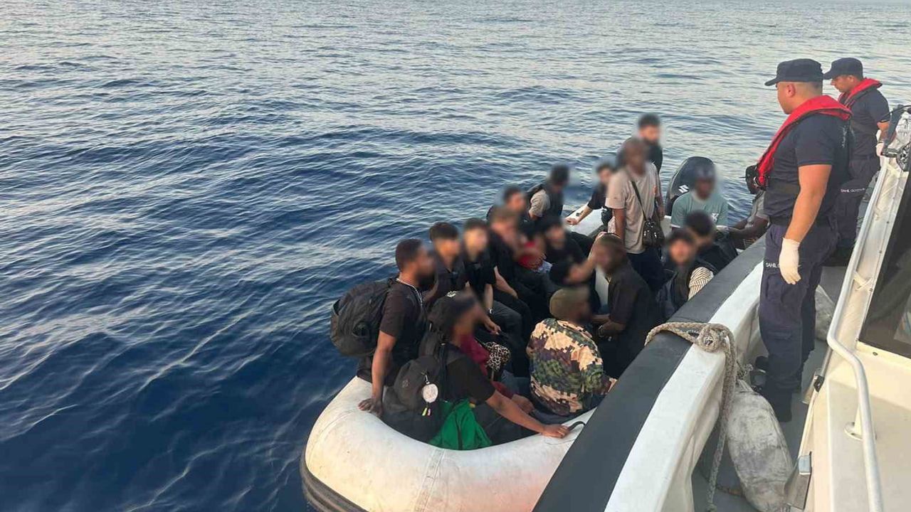 İzmir açıklarında peş peşe müdahale: 44 düzensiz göçmen yakalandı