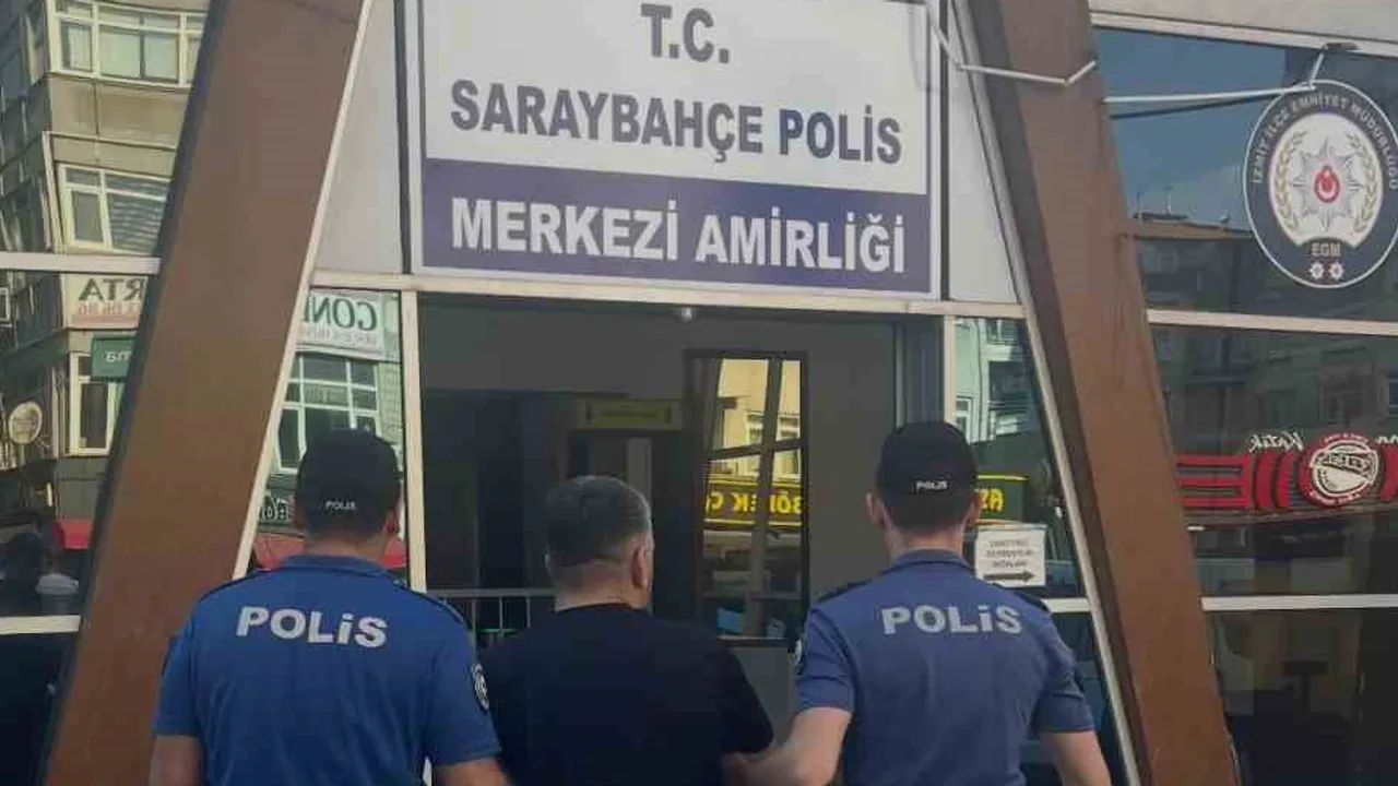 İzmit'te polis takibinde çarpıcı sonuç: biri kesinleşmiş hapis cezasıyla yakalandı, diğeri 200 bin lira para cezası aldı