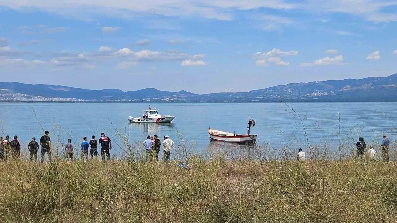 İznik Gölü'nde serinlerken boğulan konuşma engelli genç yaşamını yitirdi