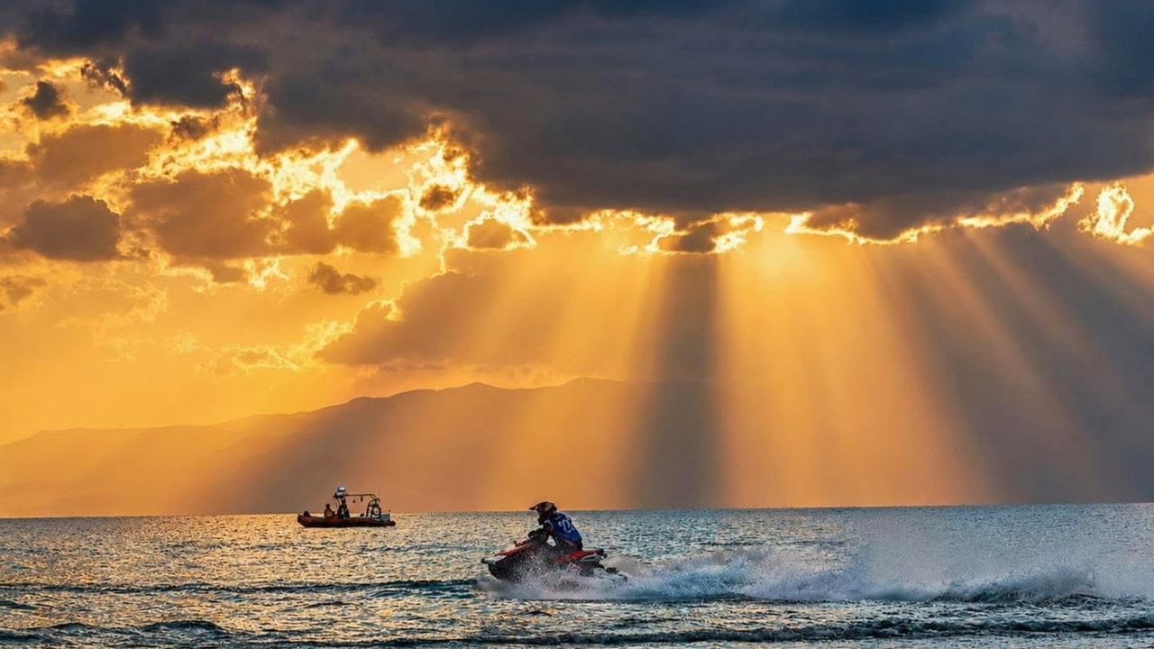 İznik gölü'nde su üstü rekabeti: motosurf ve sujeti heyecanı