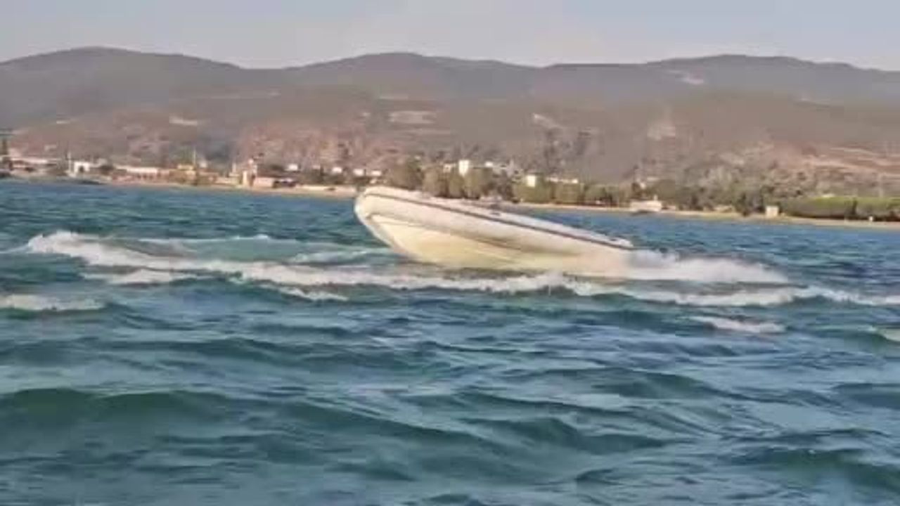 İznik Gölü'nde teknenin ani dönüşü üç kişiyi sudan etti; biri motora çarparak yaralandı