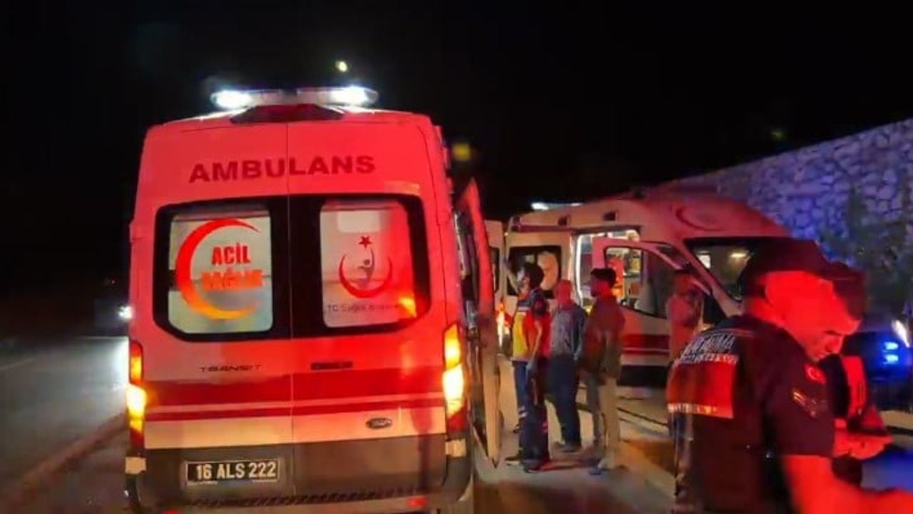 İznik'te gece yarısı çarpışması: jandarma astsubayın eşi ve çocuğu yaşamını yitirdi