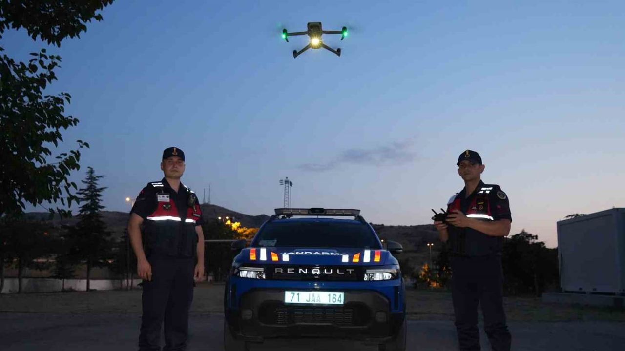 Jandarma dronlarla köy düğünlerinde hem havadan hem karadan denetim yapıyor