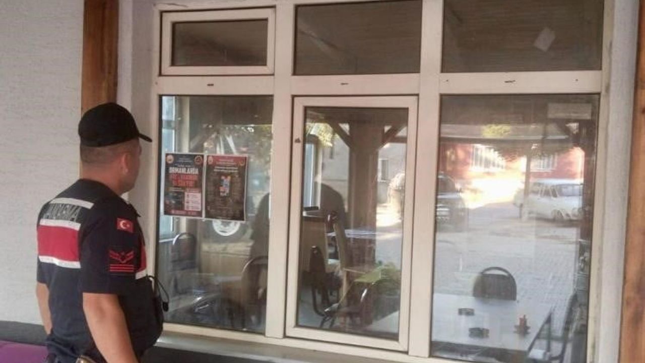 Jandarma köydeki sünnet düüğününde halkla buluştu