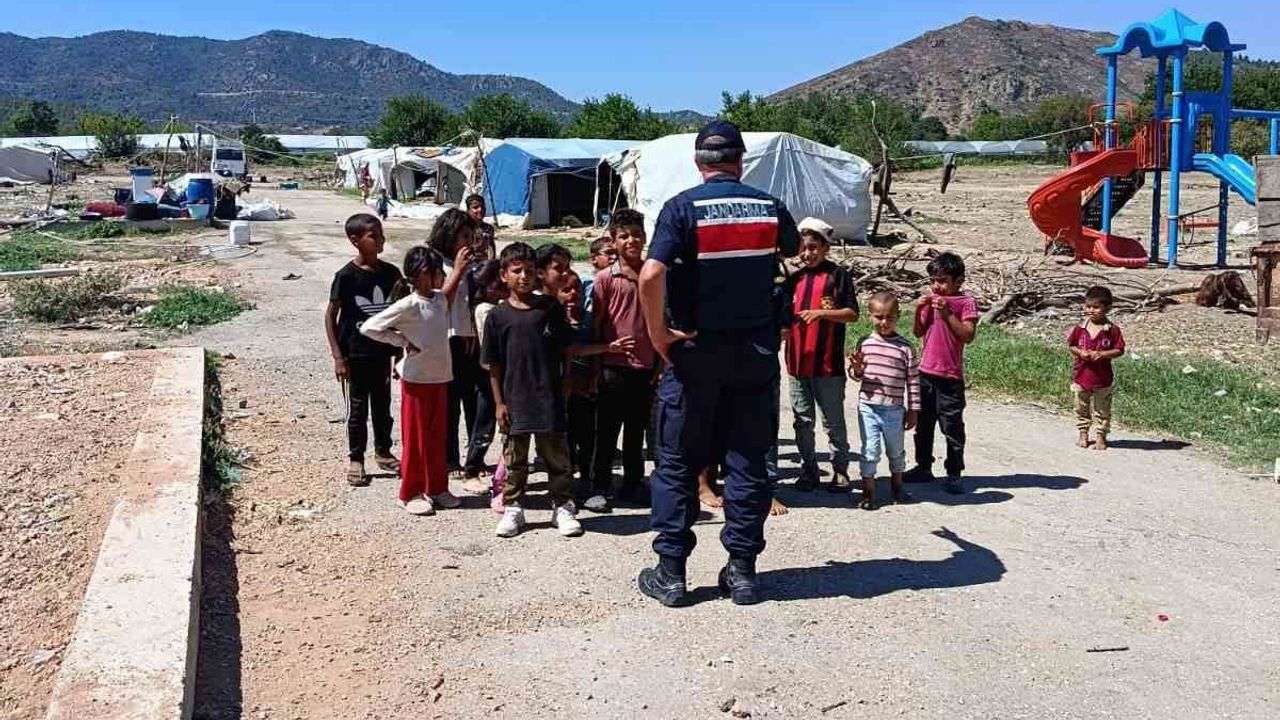 Jandarma uyardı: seralardaki mevsimlik işçilere dolandırıcılık tuzaklarına karşı dikkat