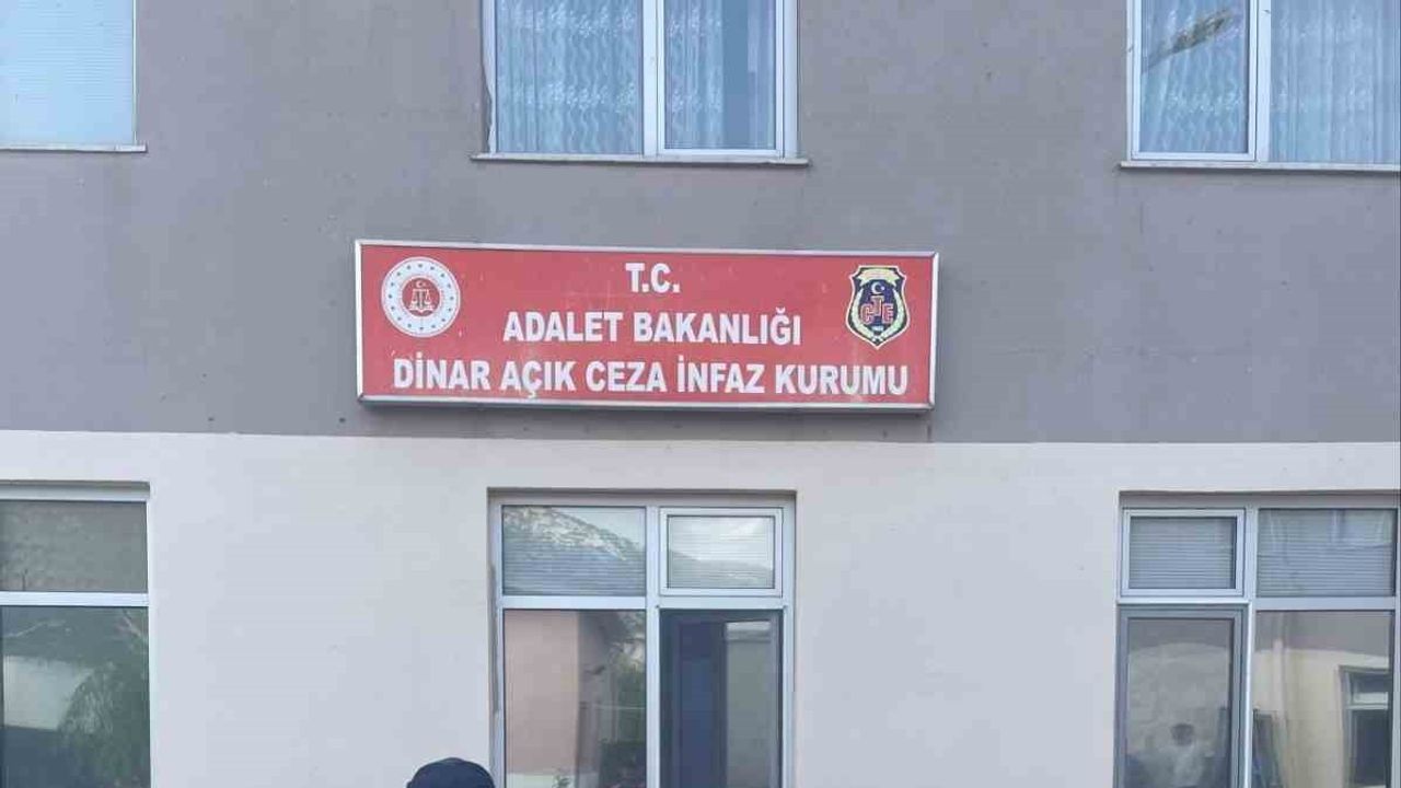Jandarmadan Afyonkarahisar'da eş zamanlı denetim: 24 yakalama, 12 tutuklama