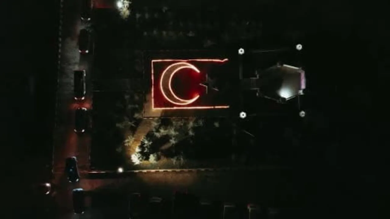 Jandarmanın eş zamanlı baskınlarında çok sayıda uyuşturucu ve kök kenevir ele geçirildi