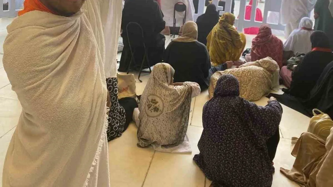 Kabe maketine sarılan dua, umreyle gerçeğe dönüştü