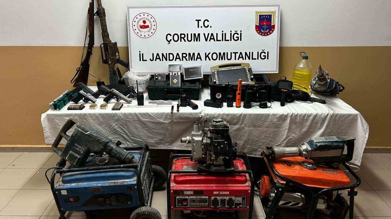 Kaçak kazıda yakalanan 5 kişi tutuklandı: silah ve patlayıcı ele geçirildi