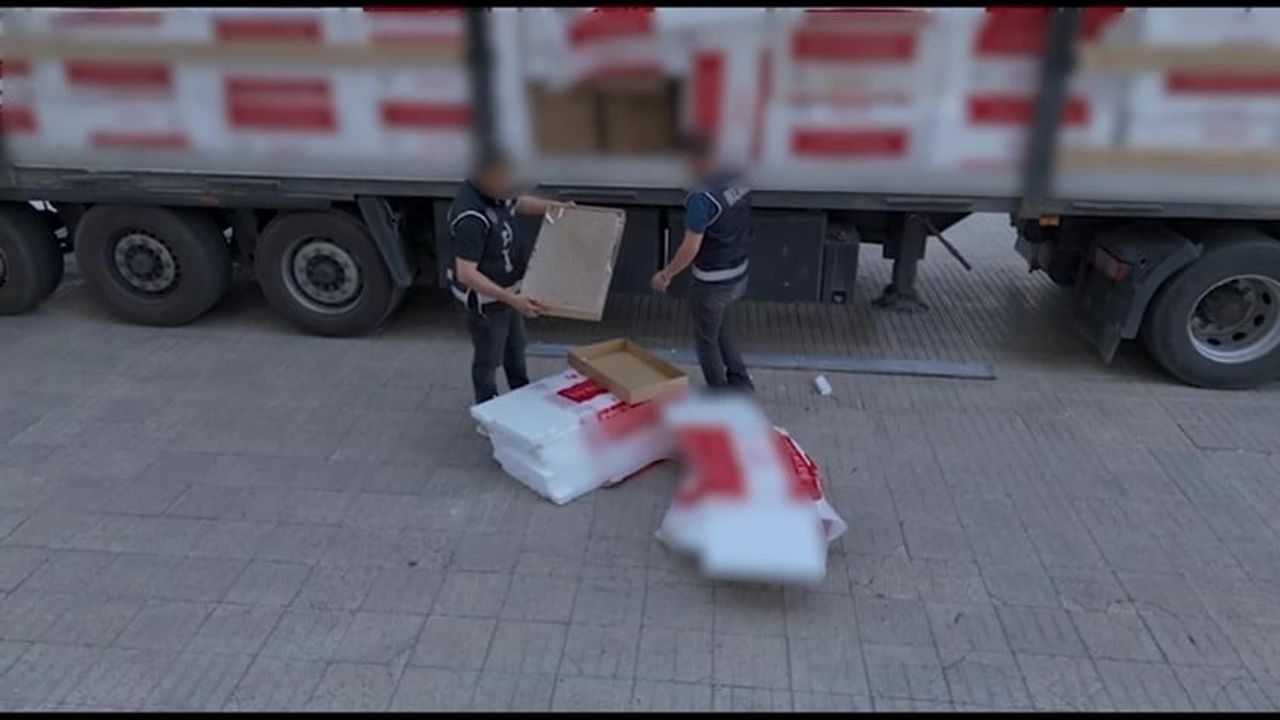 Kaçakçılık operasyonunda izolasyon malzemelerinin içinden 5 milyon makaron çıktı