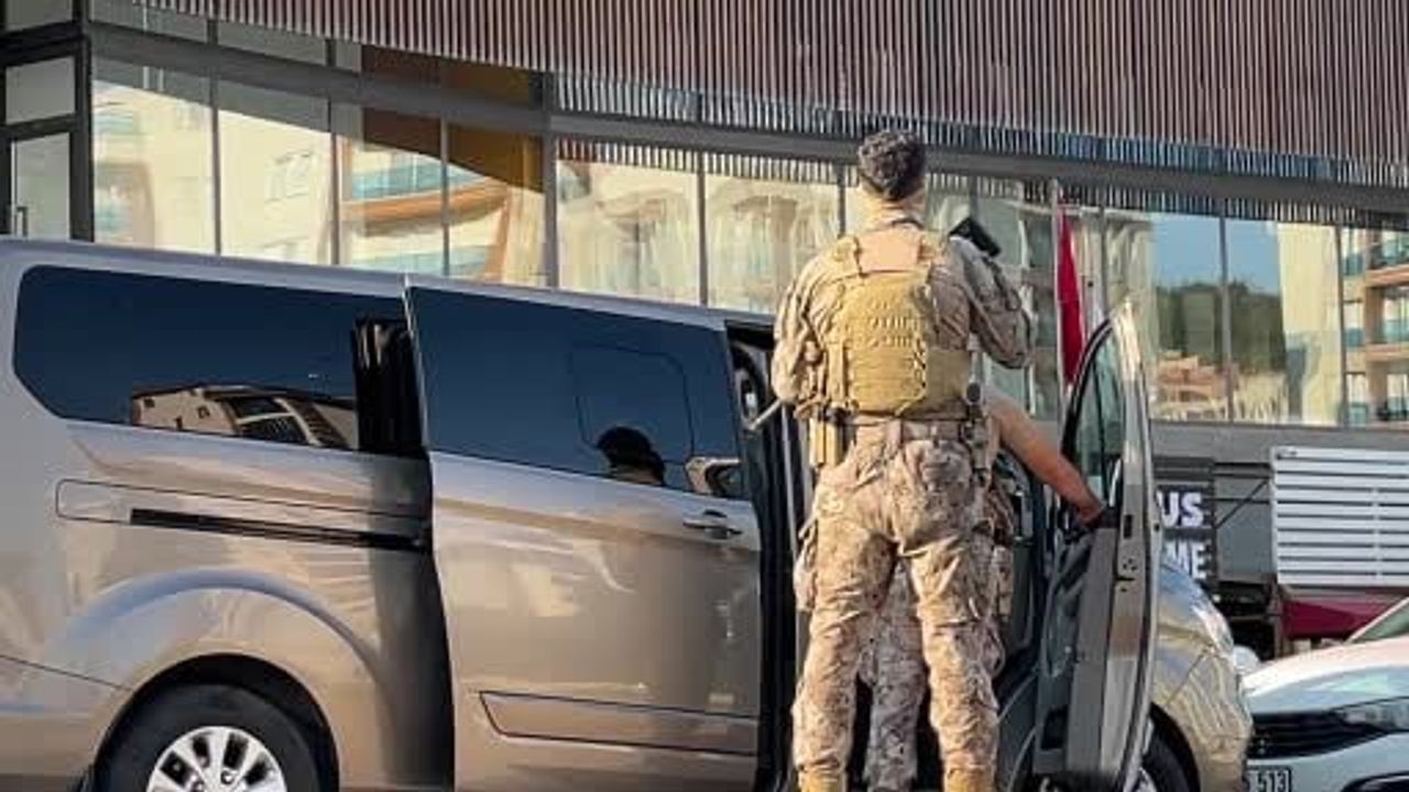 Kaçış girişimi merdivenlerde sona erdi: Gebze'de şüpheli yakalandı