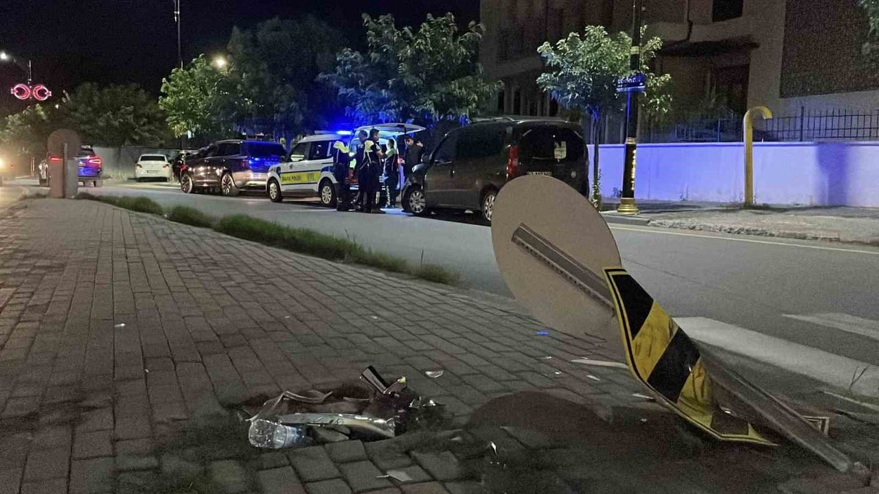 Kadıburhanettin mahallesi'nde cadde üzerinde çarpışma: üçü çocuk dört yaralı
