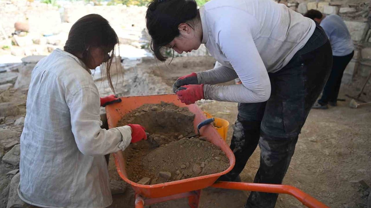 Kadıkalesi-Anaia Höyüğü'nde beş noktada kazı: kilise-manastır çevresi öncelikte